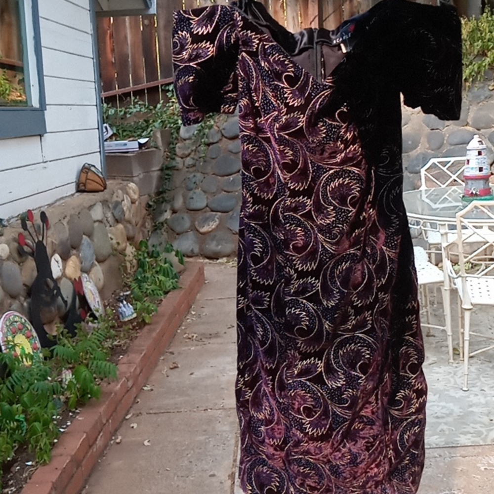 Stunning Holiday party figure flattering dress BNNT. Vintage "Scarlet". Size 6. - Picture 2 of 5